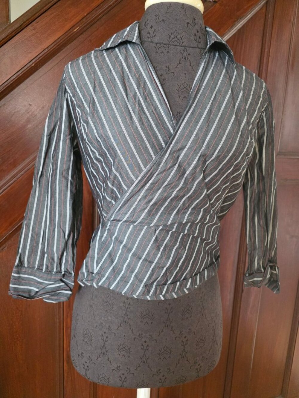 Ann Taylor Loft Wrap Striped Long Sleeve Top Gray Red White Cotton Size 2